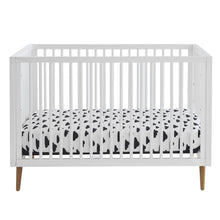 Load image into Gallery viewer, Roscoe 3-in-1 Convertible Crib