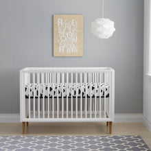Load image into Gallery viewer, Roscoe 3-in-1 Convertible Crib