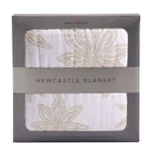 Load image into Gallery viewer, Star Anise Cotton Muslin Newcastle Blanket
