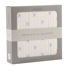 Load image into Gallery viewer, Watercolor Star And White Bamboo Muslin Newcastle Blanket